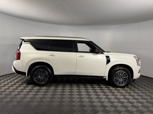 Used 2025 Nissan Armada SL w/ Captain's Chari Seat Package image 5