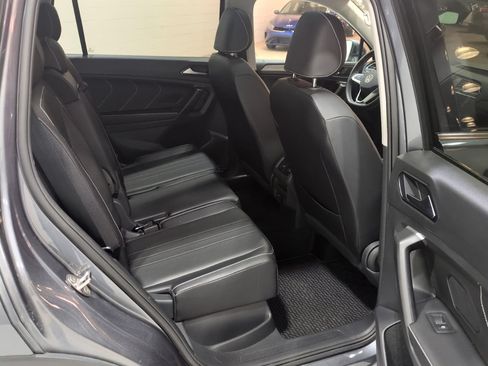 Used 2024 Volkswagen Tiguan SE w/ Panoramic Sunroof Package AWD/4WD image 11