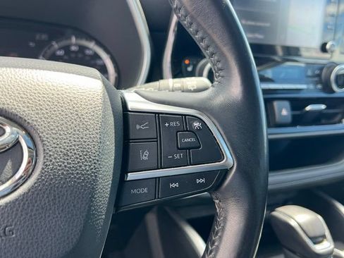 Used 2020 Toyota Highlander XLE AWD/4WD image 21