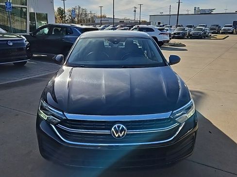 Used 2024 Volkswagen Jetta SE image 2