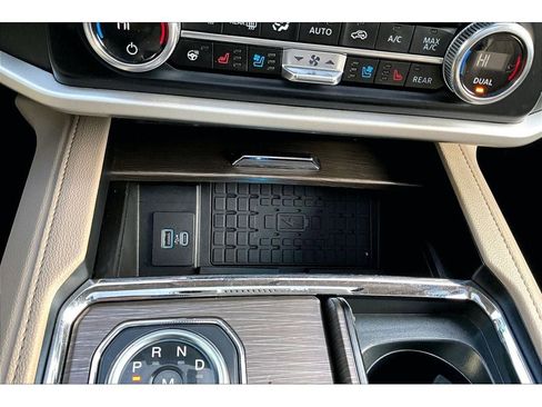 Used 2024 Ford Expedition Limited image 25