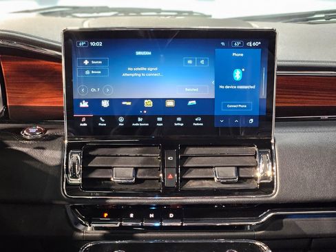 Used 2024 Lincoln Navigator Reserve image 16