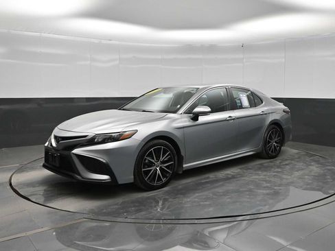 Used 2024 Toyota Camry SE FWD image 4