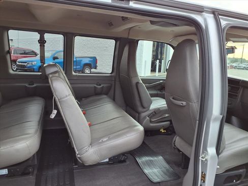 Used 2024 Chevrolet Express 3500 LS w/ Chrome Appearance Package image 22
