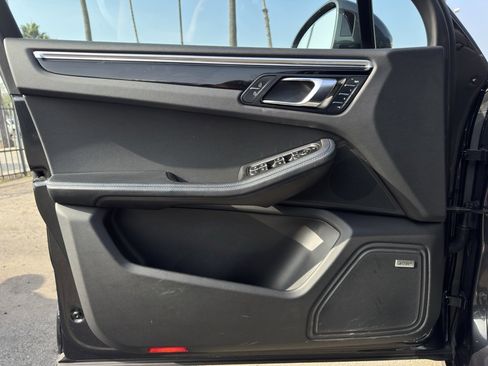 Used 2022 Porsche Macan S image 16