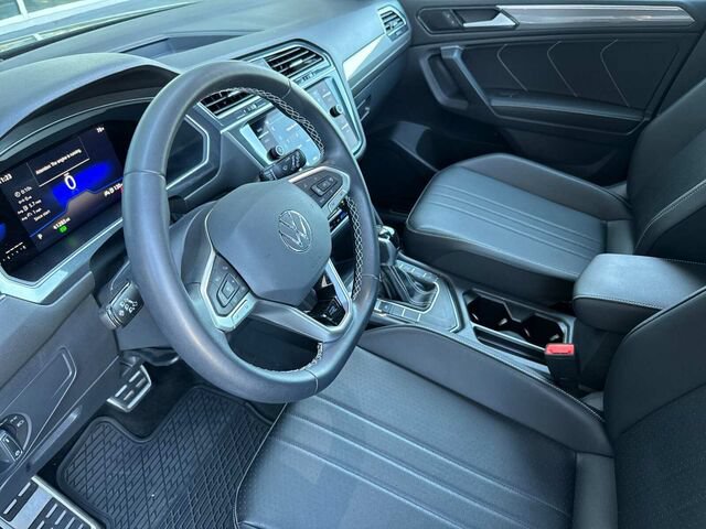 Used 2023 Volkswagen Tiguan SE R-Line FWD image 10