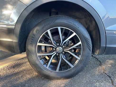 Used 2021 Volkswagen Tiguan SE image 9