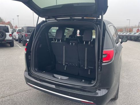 New 2026 Chrysler Pacifica Limited image 23