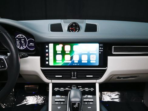 Used 2022 Porsche Cayenne S image 8