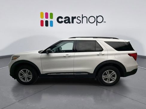 Used 2023 Ford Explorer XLT image 2