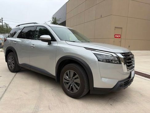 Used 2024 Nissan Pathfinder SV AWD/4WD image 5