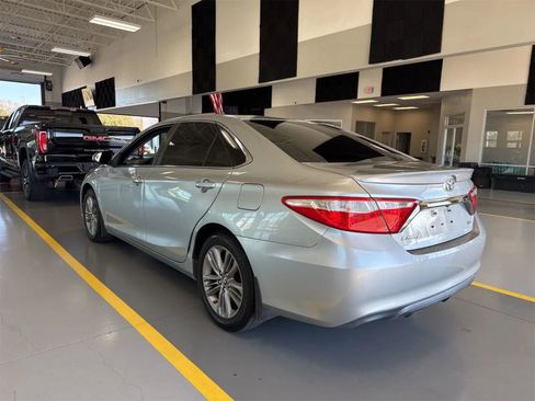 Used 2017 Toyota Camry SE image 5