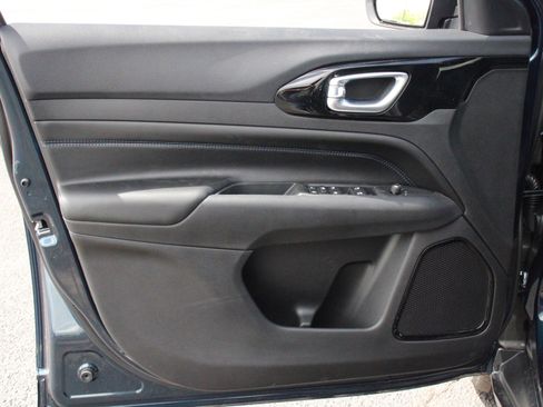 New 2026 Jeep Compass Latitude image 6