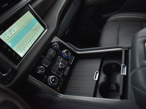 Used 2022 GMC Yukon XL Denali image 25