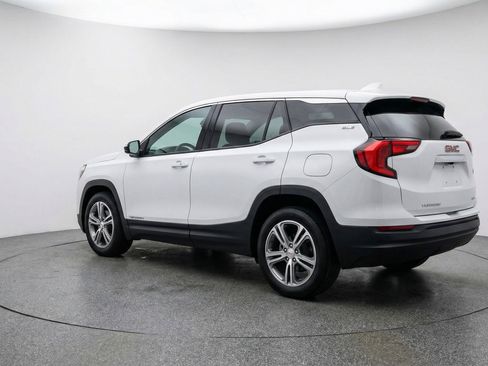 Used 2024 GMC Terrain SLE image 6