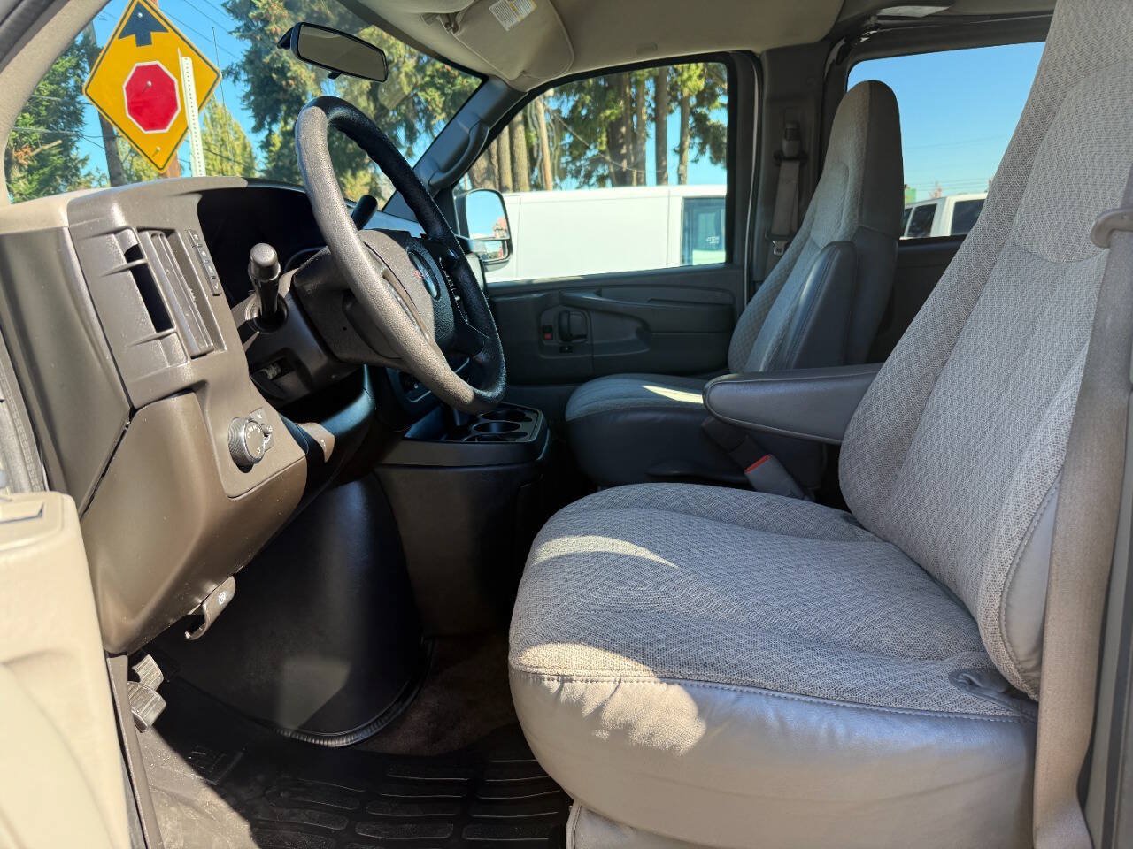 Used 2008 GMC Savana 3500 Extended Passenger w/ LT Preferred Equipment Group RWD image 28