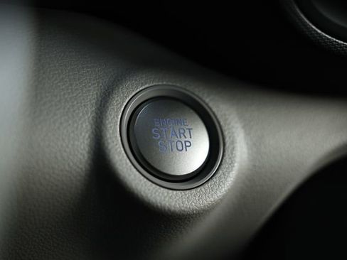 Certified 2025 Hyundai Venue SEL FWD image 33