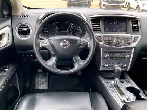 Used 2019 Nissan Pathfinder SL AWD/4WD image 6