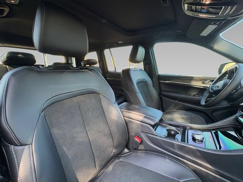 New 2026 Jeep Grand Cherokee Altitude RWD image 8