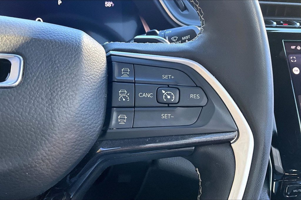 Used 2023 Jeep Grand Cherokee Altitude AWD/4WD image 12