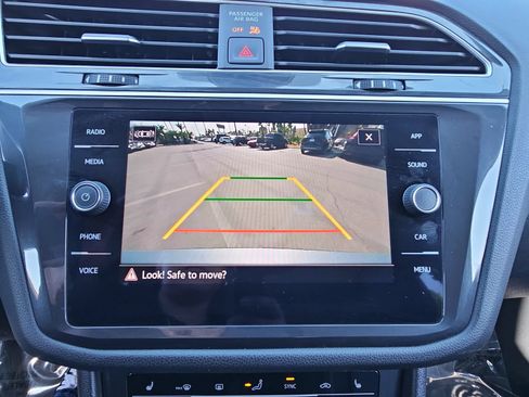 Used 2024 Volkswagen Tiguan SE FWD image 22