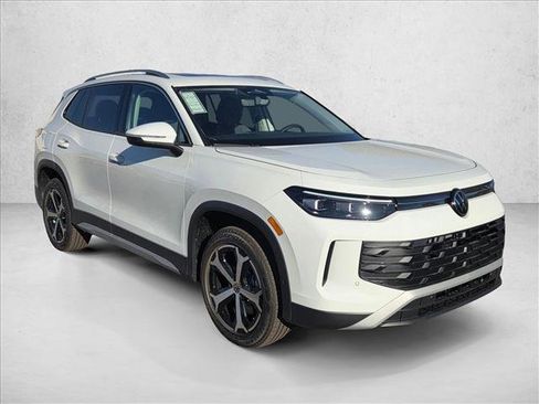 New 2026 Volkswagen Tiguan SE image 6
