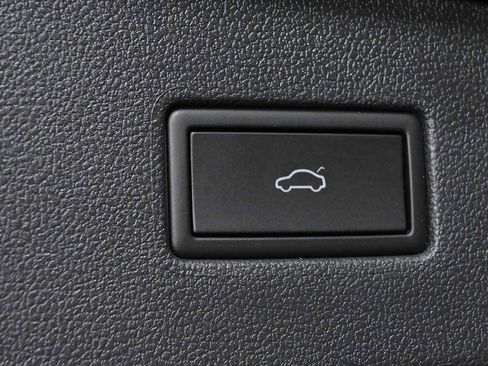 Certified 2024 Volkswagen Tiguan SE FWD image 10
