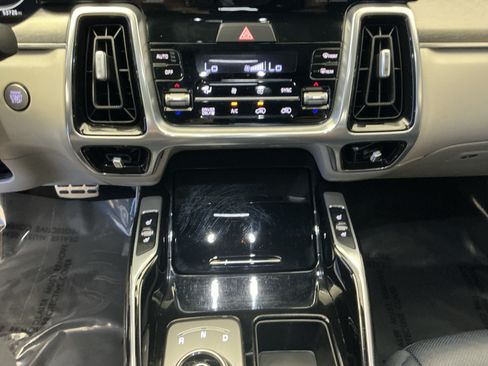 Used 2022 Kia Sorento SX Prestige w/ Panoramic Sunroof Package AWD/4WD image 21