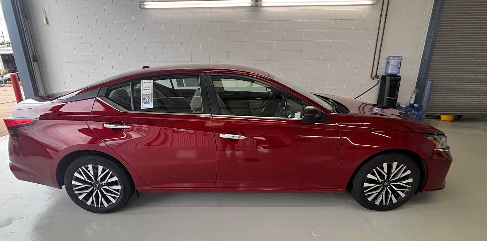 Used 2025 Nissan Altima 2.5 SV FWD image 2