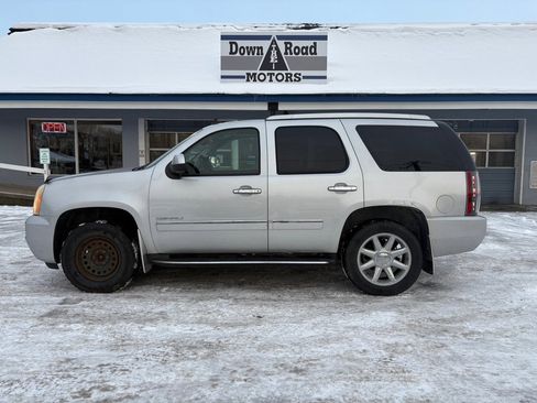Used 2011 GMC Yukon Denali image 2