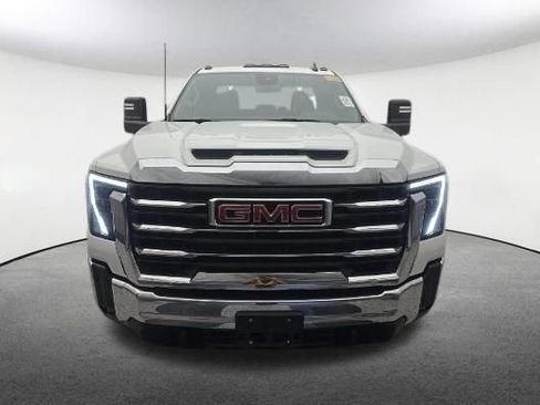 Used 2024 GMC Sierra 2500 SLE w/ SLE Value Package AWD/4WD image 2