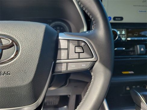 Used 2025 Toyota Highlander XSE image 19