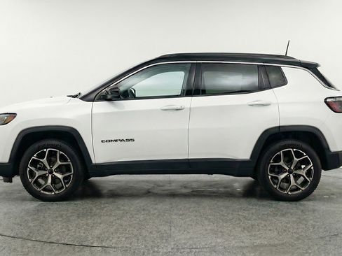 Used 2025 Jeep Compass Limited image 3