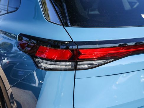 New 2025 Volkswagen Tiguan SE image 9