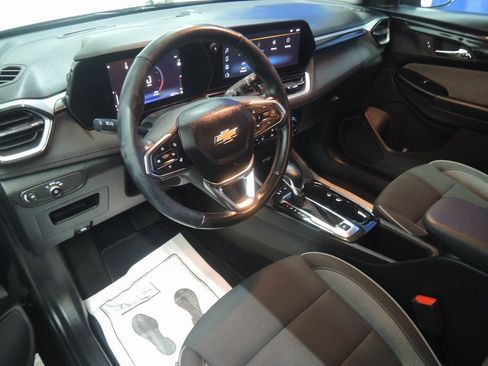 Used 2024 Chevrolet TrailBlazer LT w/ Convenience Package image 4