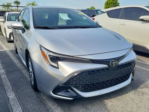 Used 2023 Toyota Corolla SE FWD image 3