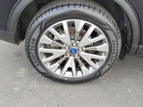 Certified 2022 Ford Escape Titanium image 10