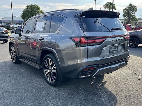 New 2025 Lexus LX 700h Luxury image 4