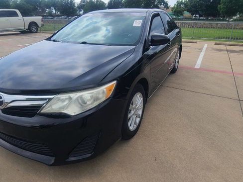 Used 2012 Toyota Camry SE image 2