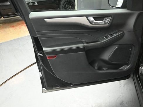 Used 2021 Ford Escape SE w/ SE Sport Appearance Package image 20