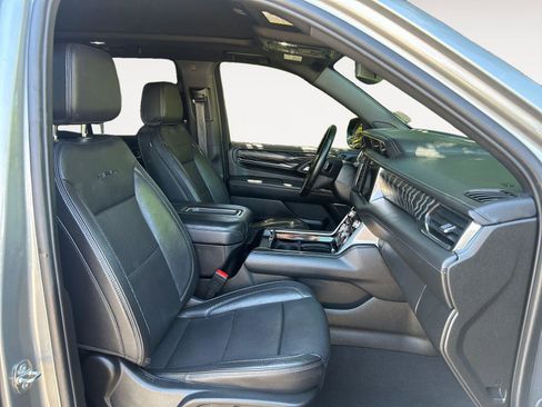 Used 2023 GMC Yukon Denali AWD/4WD image 15