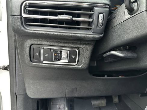 Certified 2024 Lincoln Corsair AWD image 30