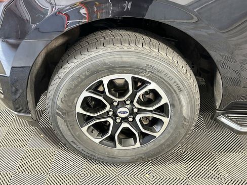 Used 2023 Ford Expedition Max XLT image 11