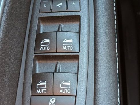 New 2026 Chrysler Pacifica Limited w/ S Appearance Package image 10