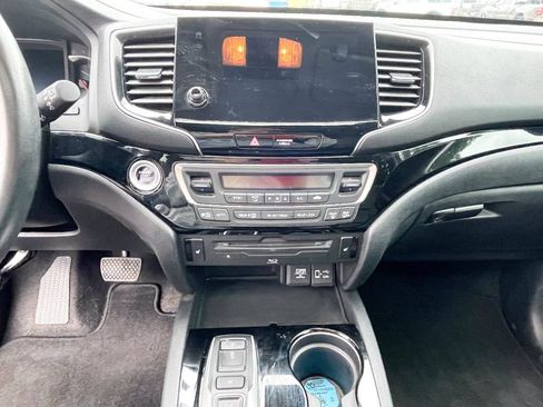 Used 2020 Honda Pilot Touring image 12