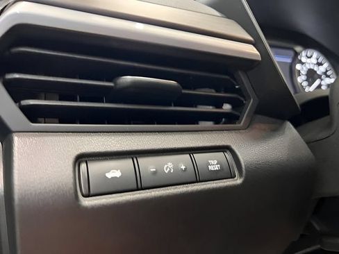 Used 2025 Nissan Altima 2.5 SV FWD image 18