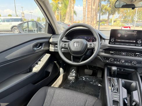 Used 2025 Honda Accord SE image 17