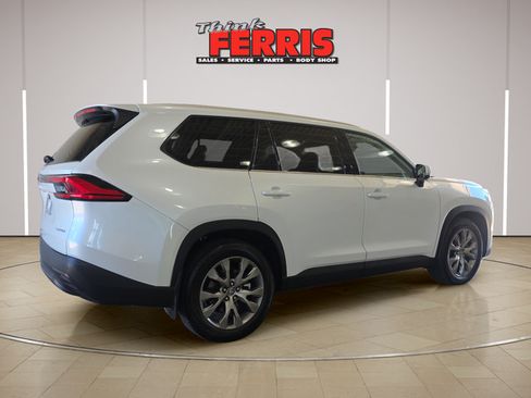 Used 2024 Toyota Grand Highlander AWD image 5