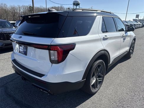 New 2026 Ford Explorer ST-Line w/ ST-Line Street Pack image 7