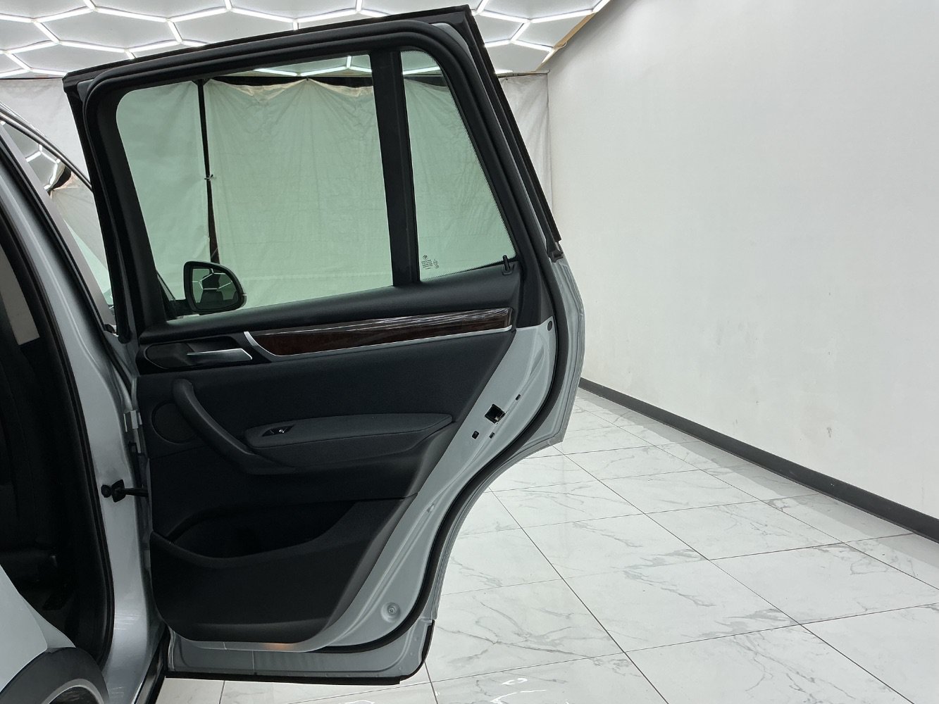Used 2017 BMW X3 xDrive28i AWD/4WD image 25